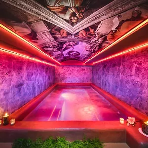 Point Boutique Hotel